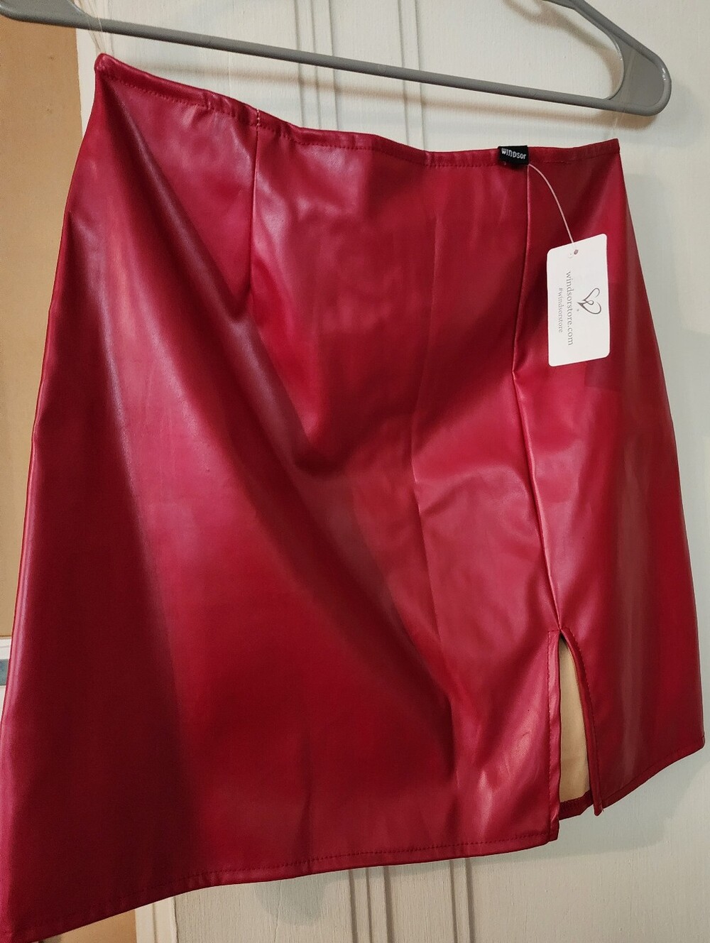 WINDSOR RED POLYESTER/POLYURETHANE MINISKIRT Size M  NWT